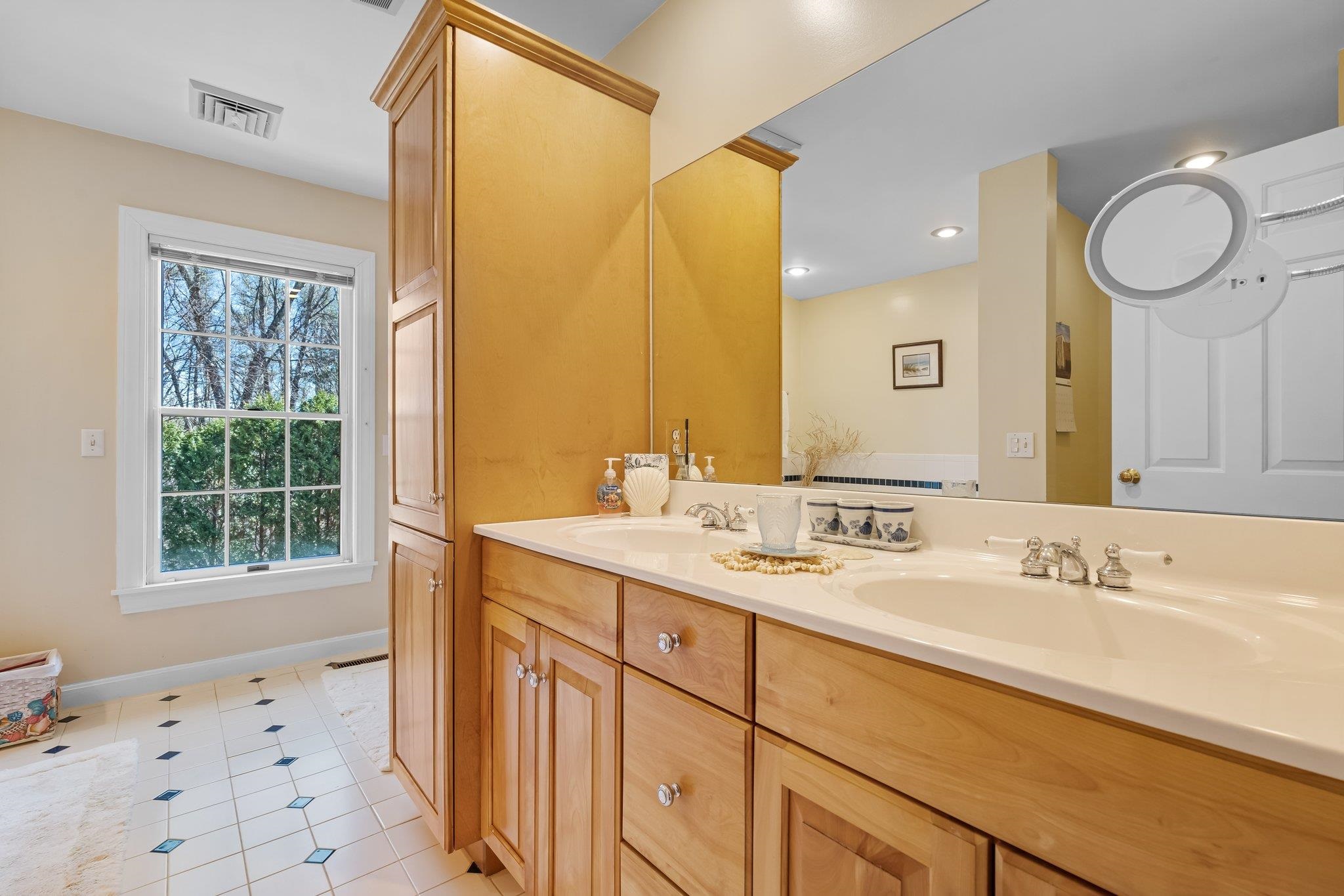 56 Olde English Road Bedford, NH 03110 - Photo 24 of 44