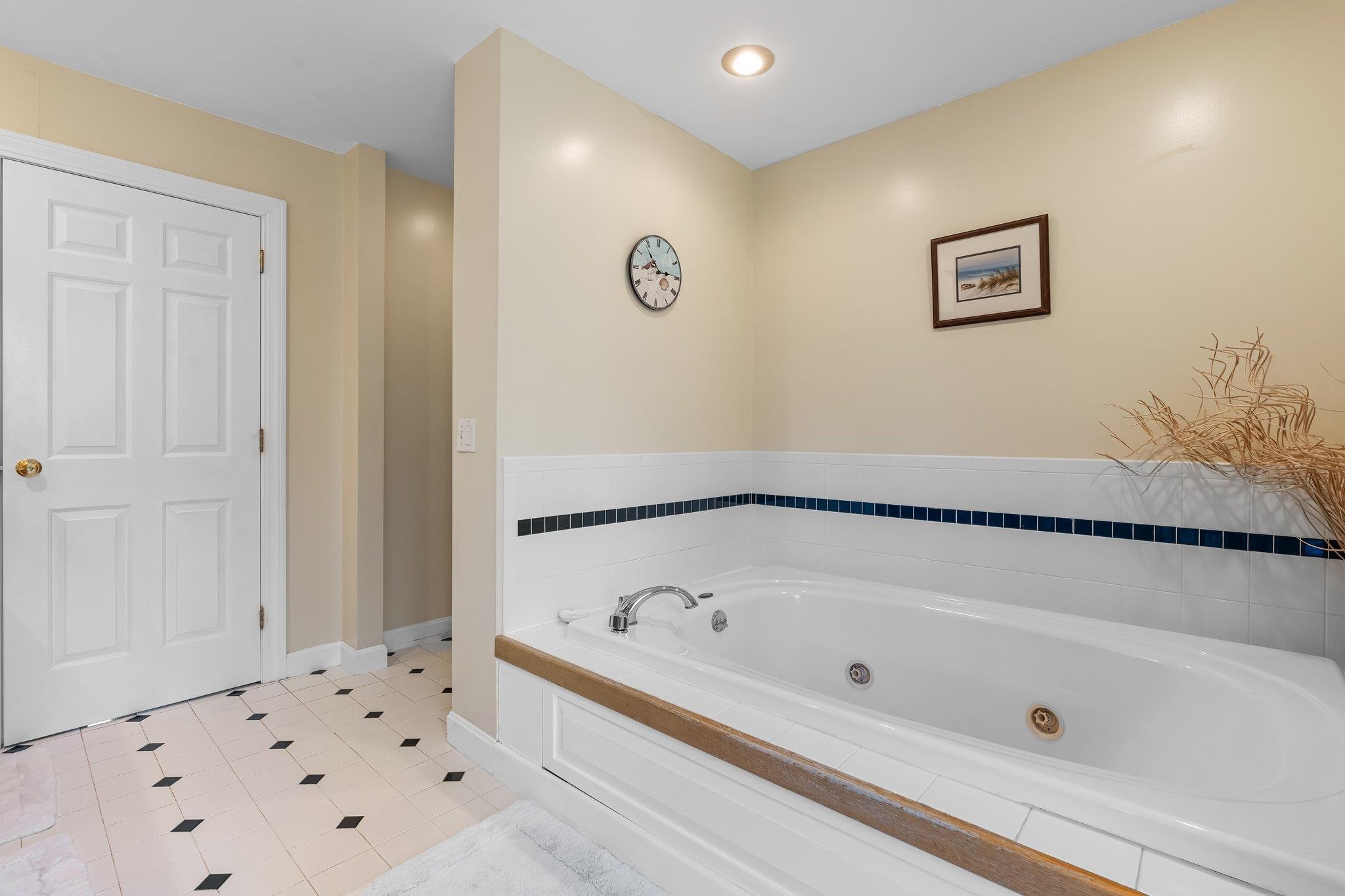 56 Olde English Road Bedford, NH 03110 - Photo 25 of 44