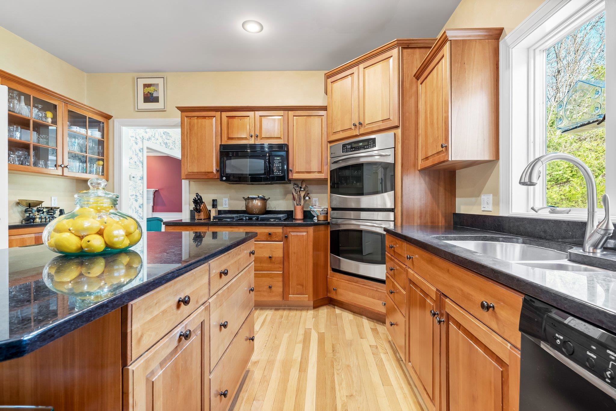 56 Olde English Road Bedford, NH 03110 - Photo 7 of 44