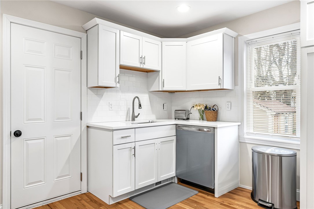 37 Warren Avenue Warren, RI 02885 - Photo 4 of 33