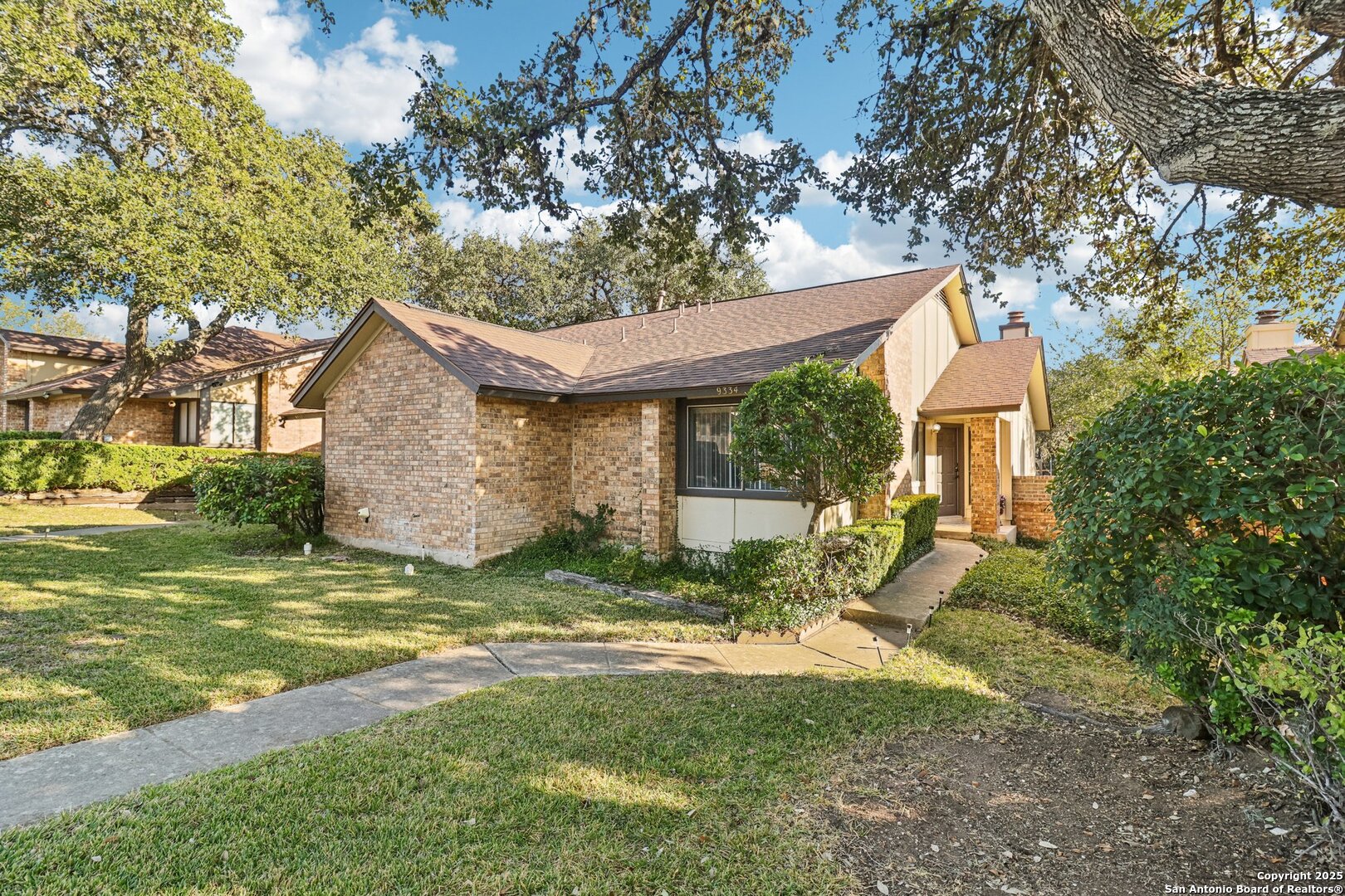 a view of a house with backyard and sitting area