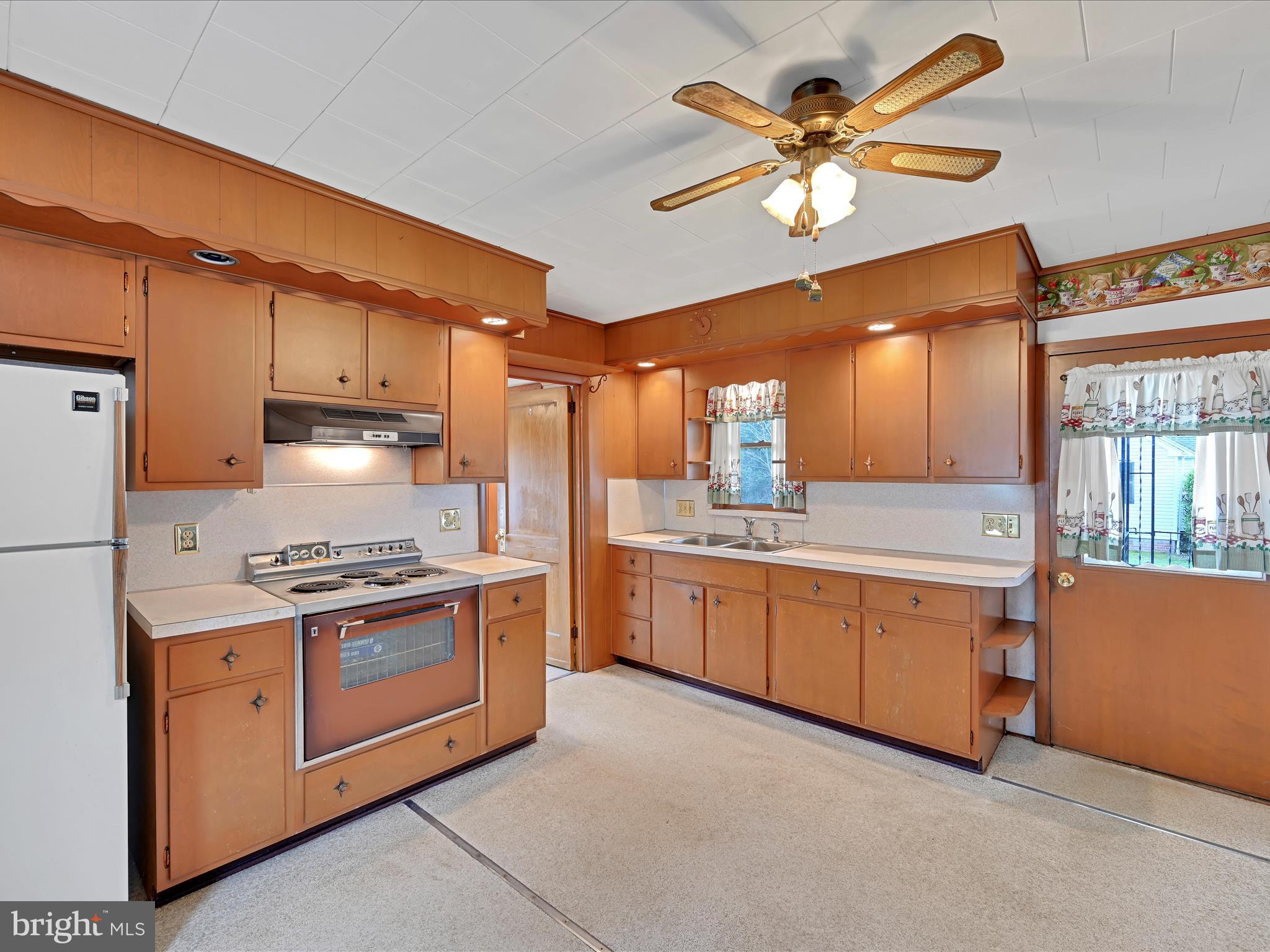 117 Reeser Street Leesport, PA 19533 - Photo 12 of 30 Kitchen