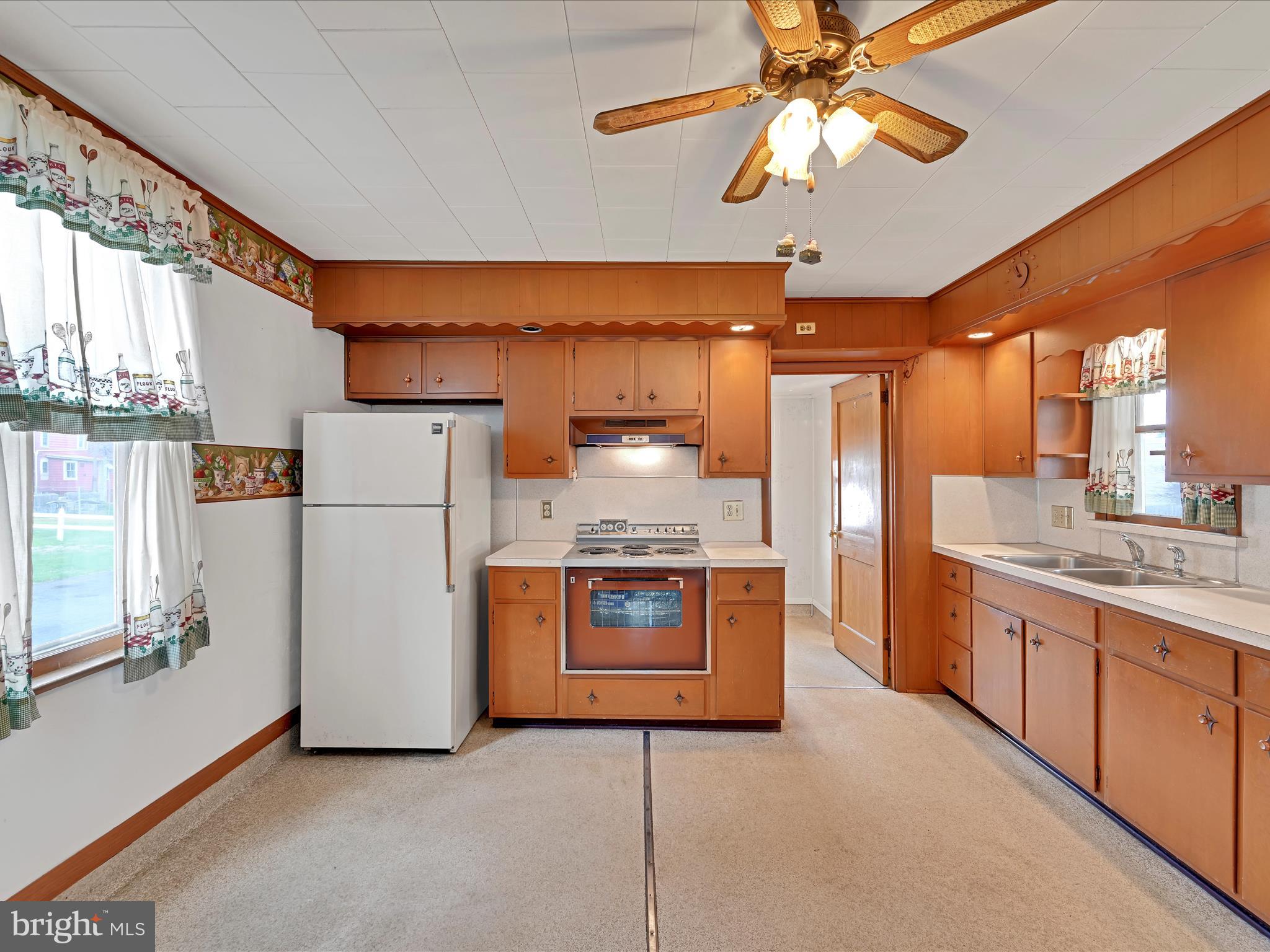 117 Reeser Street Leesport, PA 19533 - Photo 14 of 30 Kitchen