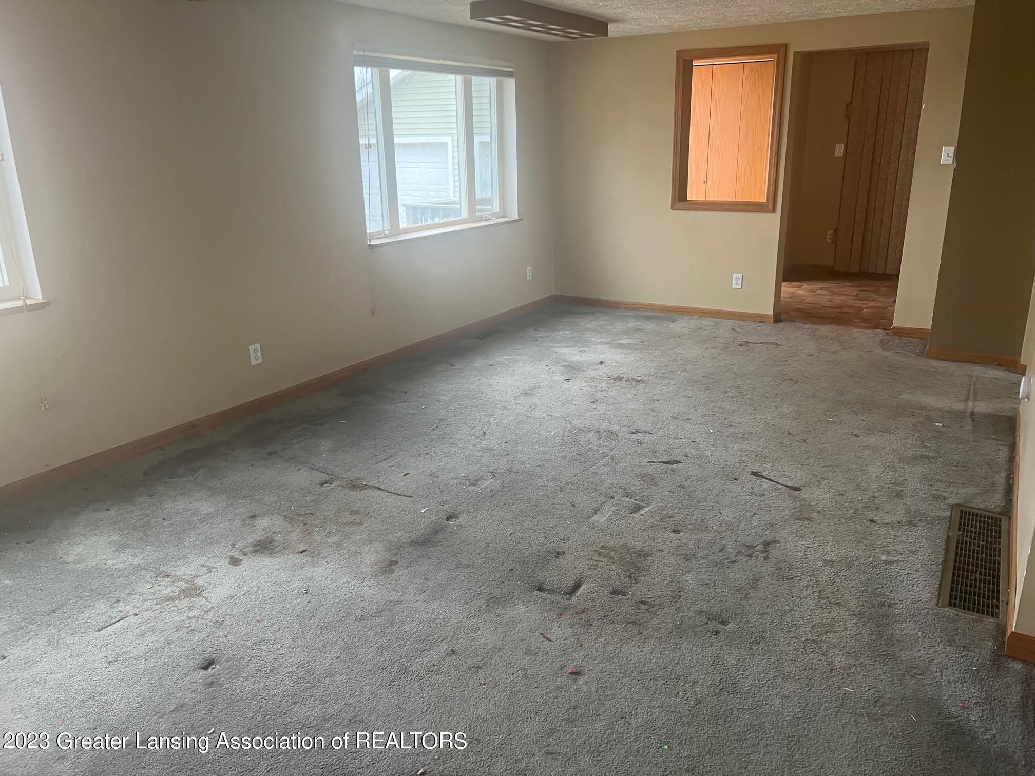 5491 Otto Road Charlotte, MI 48813 - Photo 8 of 14 Living