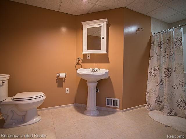 18903 Van Road Livonia, MI 48152 - Photo 56 of 57 Full bathroom in the finished basement