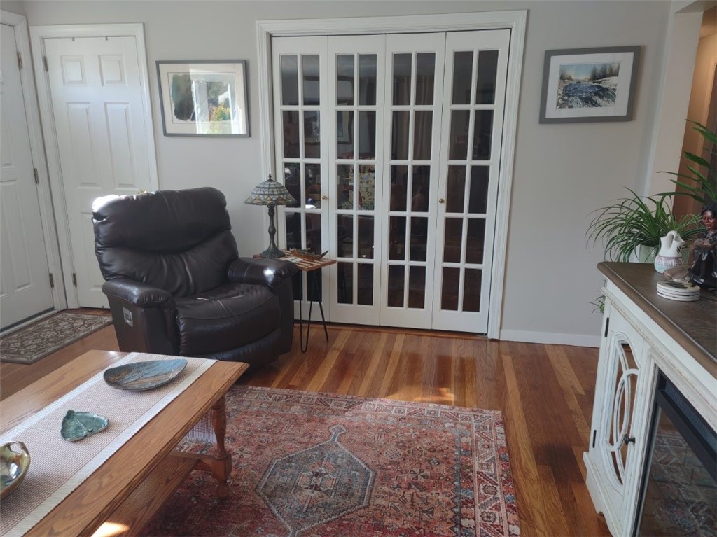 26 Potomac Road Warwick, RI 02888 - Photo 20 of 50 Living Room