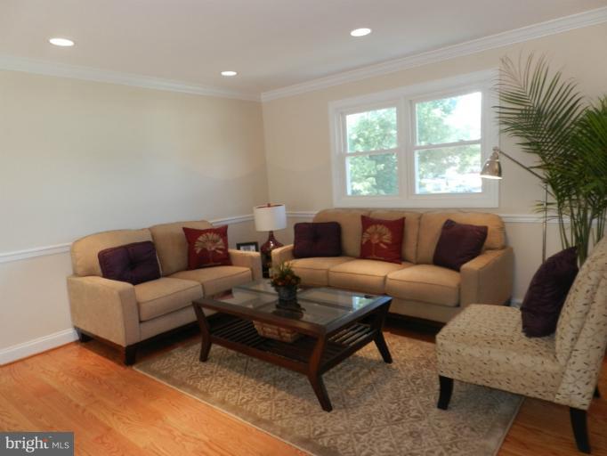 408 Gilmor Road Joppa, MD 21085 - Photo 9 of 20 Living Room