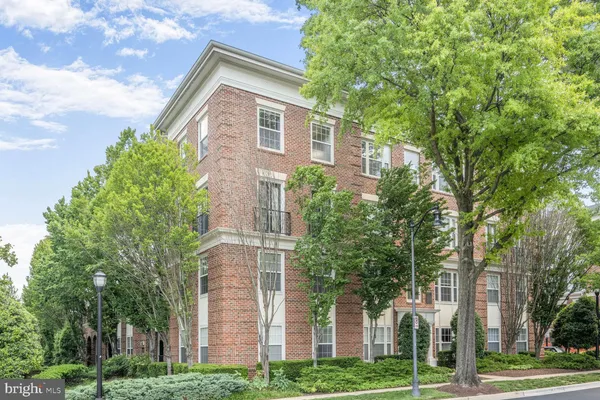 $499,000 | 7 Booth Street, Unit 202, Gaithersburg, MD 20878