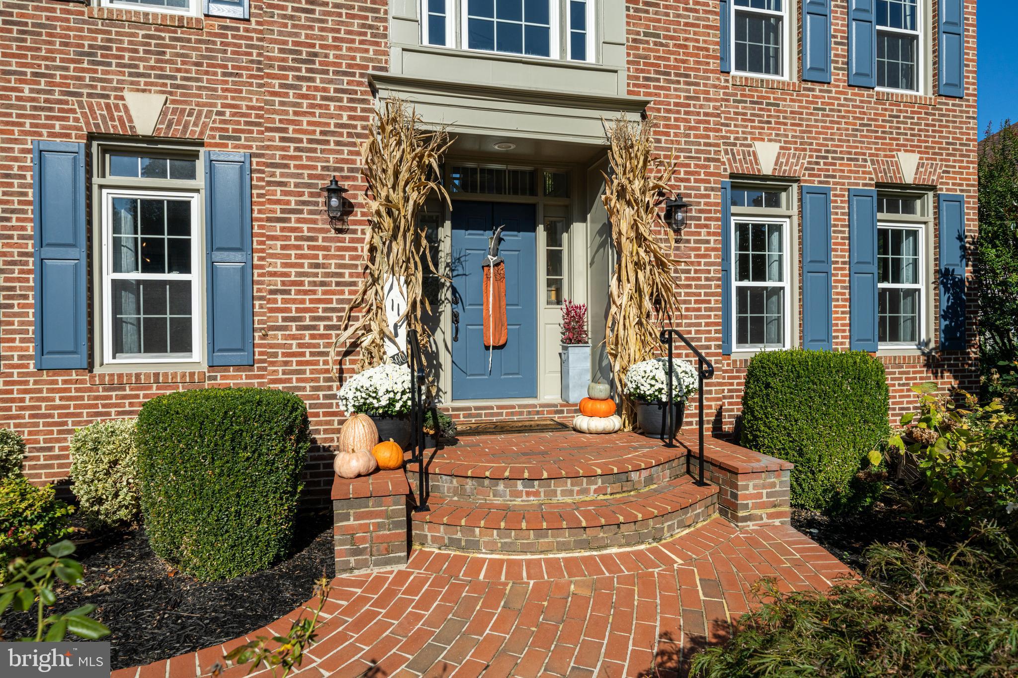 5464 Ashleigh Road Fairfax, VA 22030 - Photo 11 of 85 2021 EXTERIOR FRONT LIGHTING