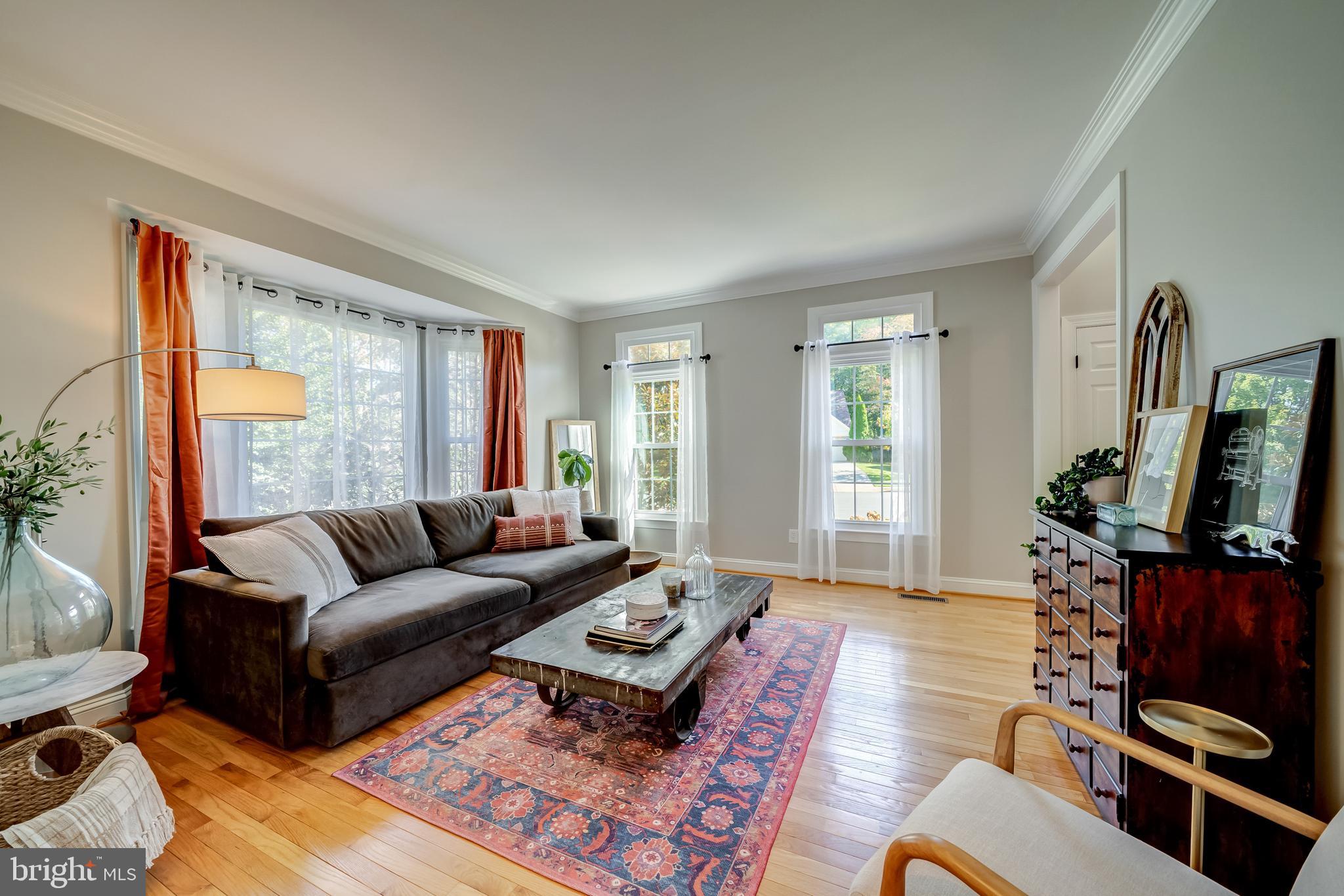 5464 Ashleigh Road Fairfax, VA 22030 - Photo 15 of 85 LIVING ROOM WITH SIDE WALK-IN BAY