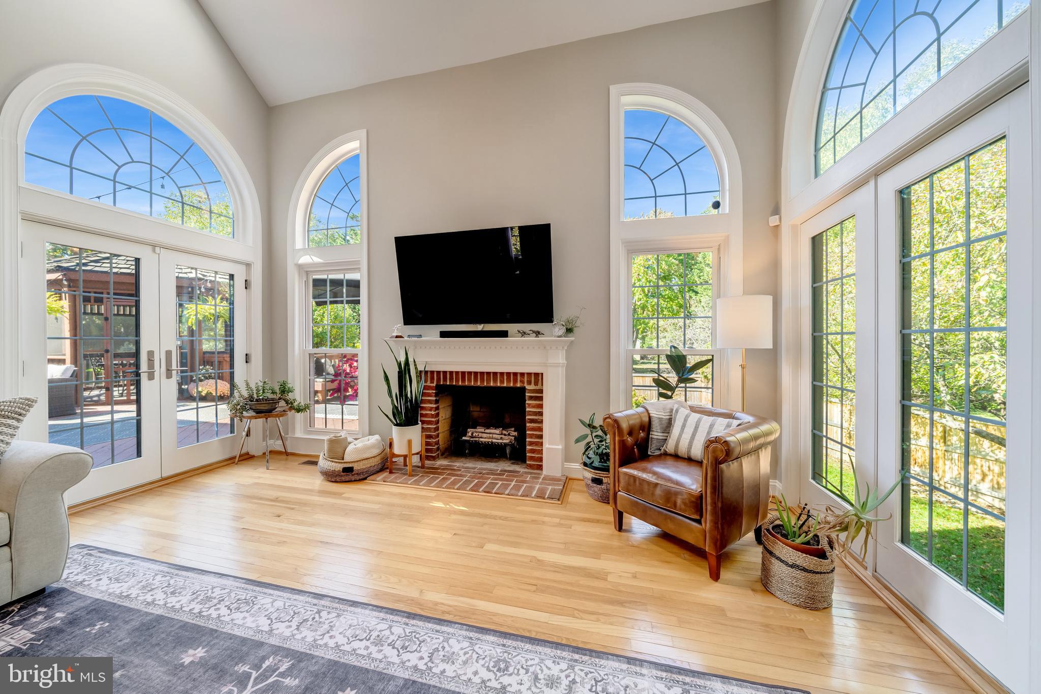 5464 Ashleigh Road Fairfax, VA 22030 - Photo 21 of 85 DRAMATIC FAMILY ROOM