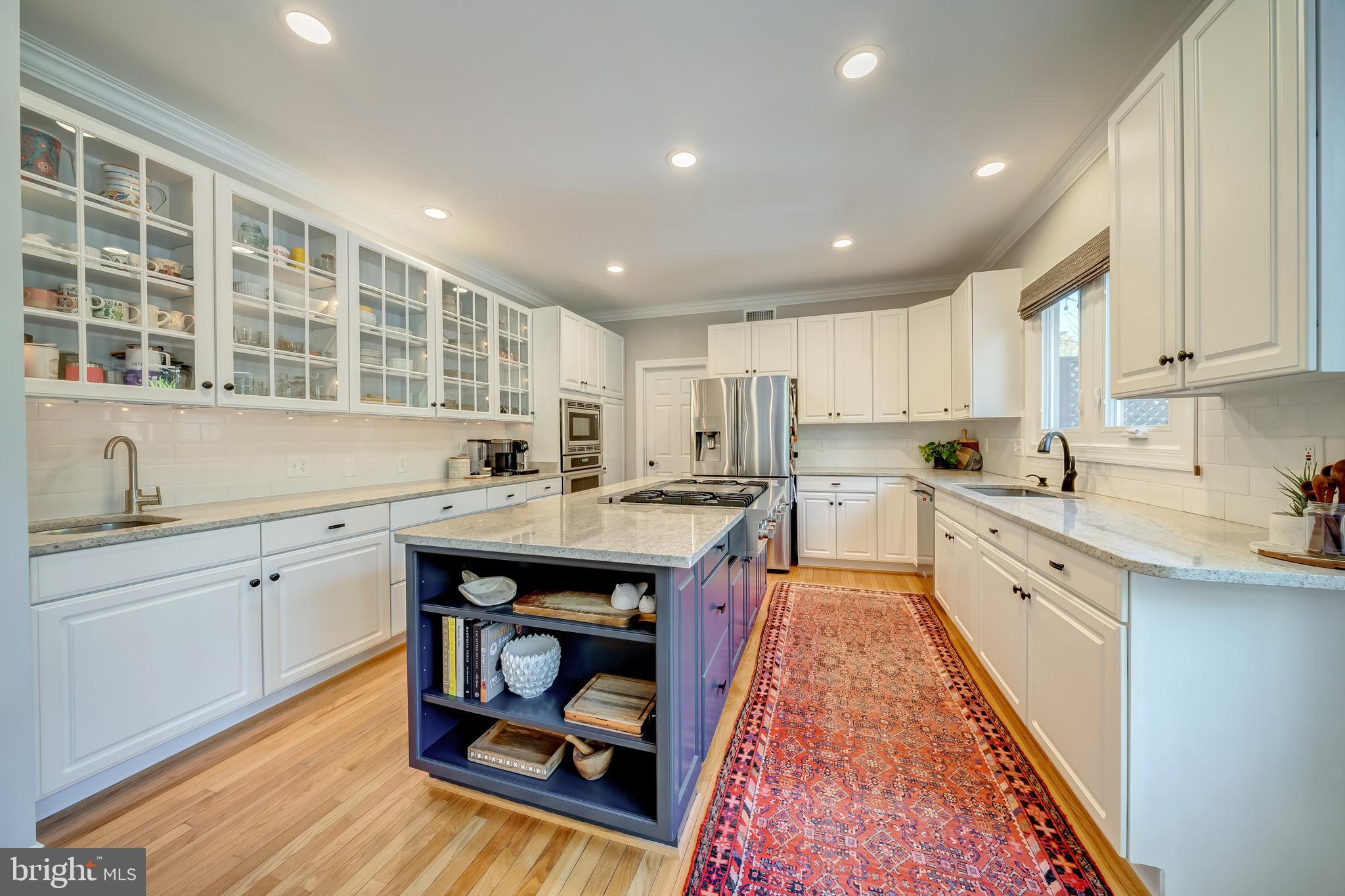 5464 Ashleigh Road Fairfax, VA 22030 - Photo 35 of 85 THERMADOR CONVECTION MICRO & WALL OVEN