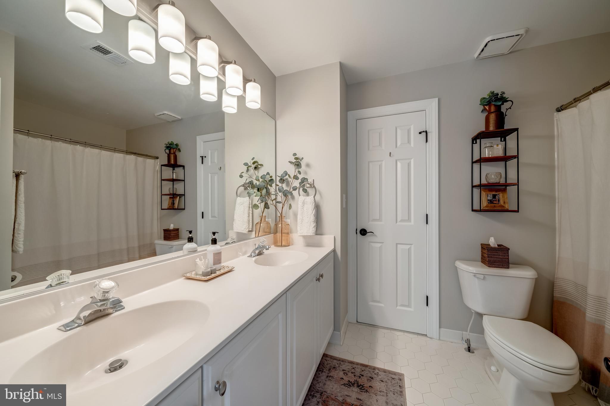 5464 Ashleigh Road Fairfax, VA 22030 - Photo 57 of 85 JACK & JILL BATH