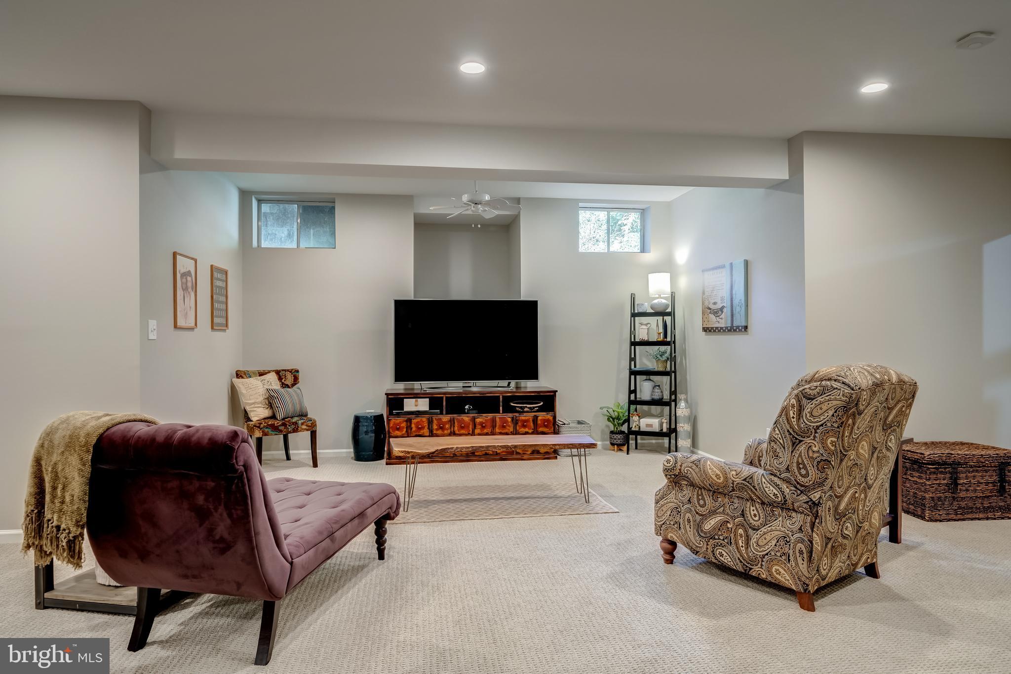 5464 Ashleigh Road Fairfax, VA 22030 - Photo 63 of 85 COZY TV AREA