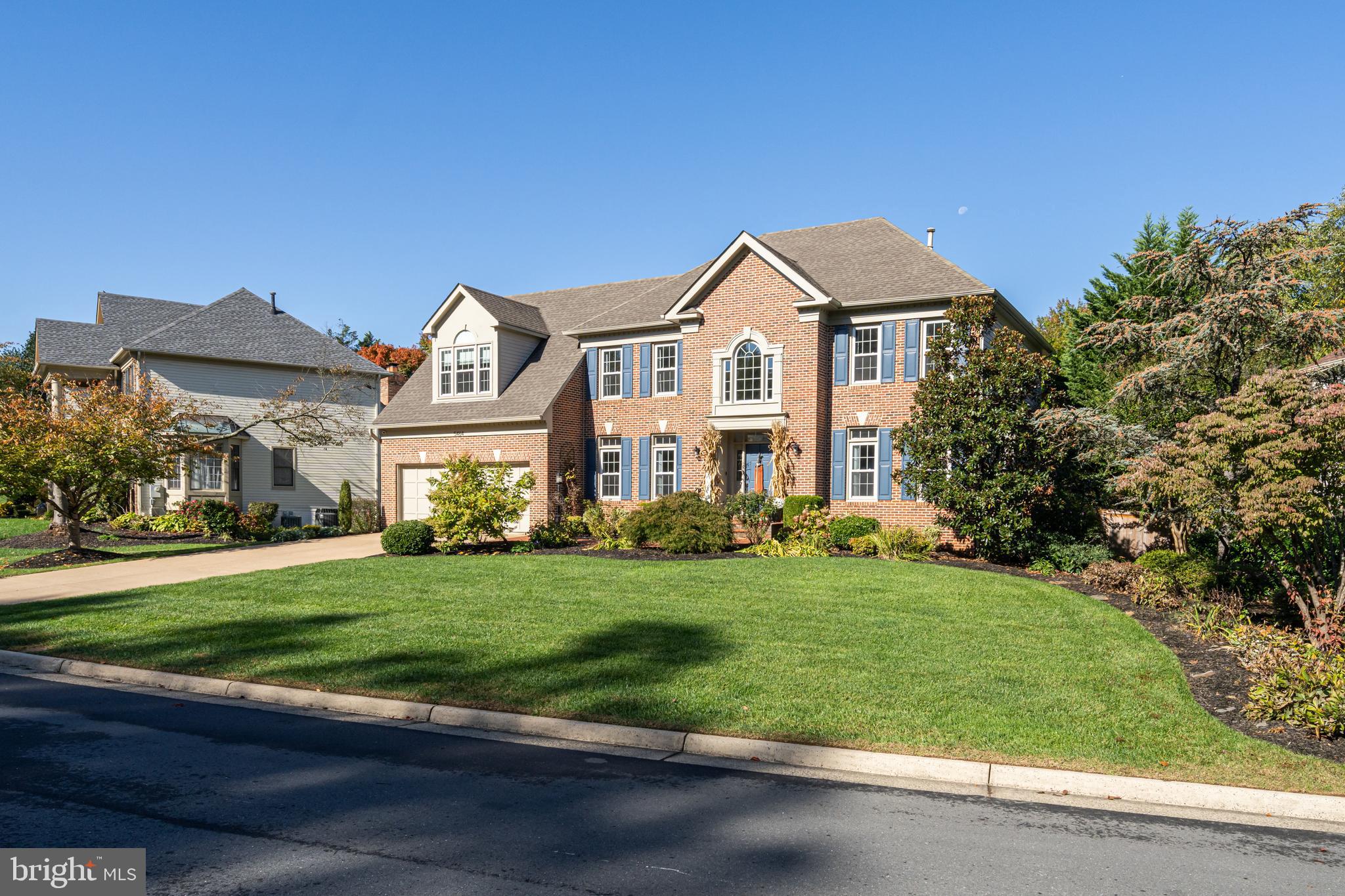 5464 Ashleigh Road Fairfax, VA 22030 - Photo 5 of 85 WELL MAINTAINED LAWN AND LANDSCAPING