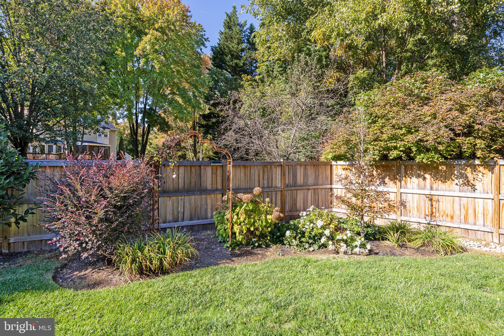 5464 Ashleigh Road Fairfax, VA 22030 - Photo 73 of 85 BACK RIGHT CORNER OF THE YARD