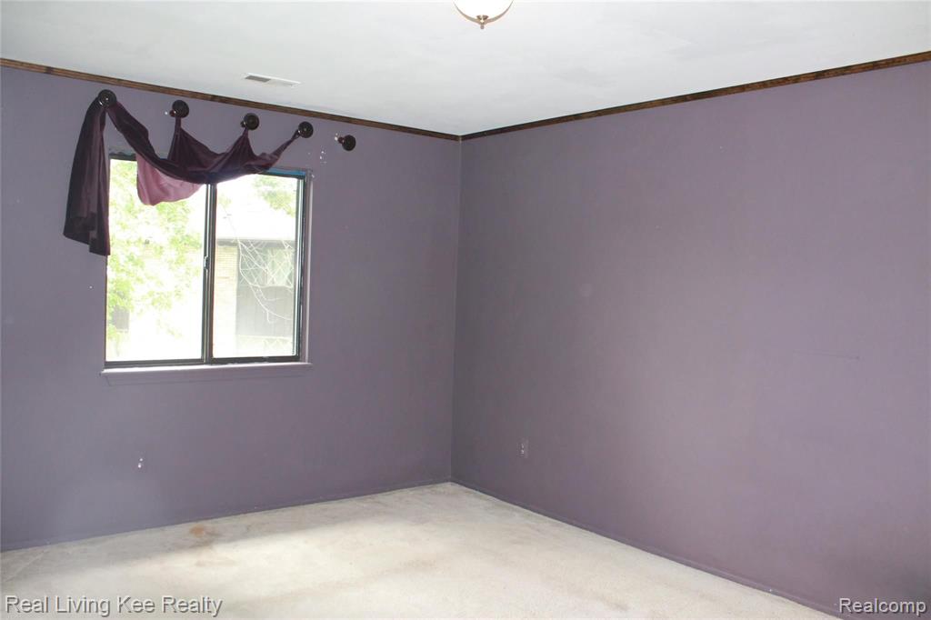 286 East Thirteen Mile Road, Unit 22 Madison Heights, MI 48071 - Photo 5 of 10