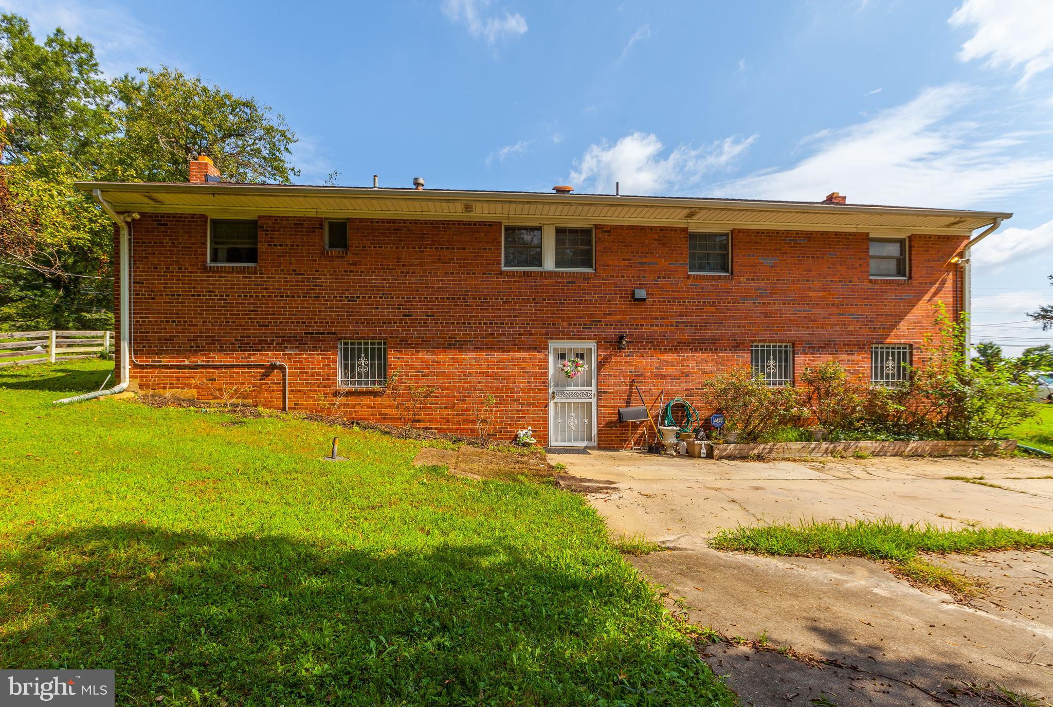 Exterior (Rear)