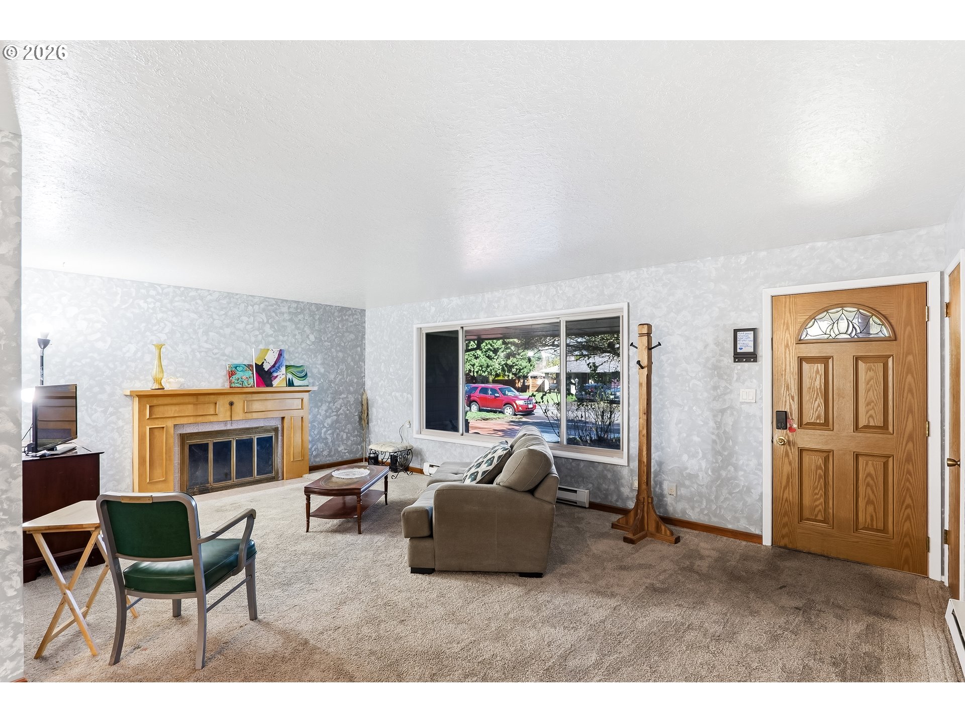 700 Northeast Donelson Road Hillsboro, OR 97124 - Photo 3 of 25 Living Room