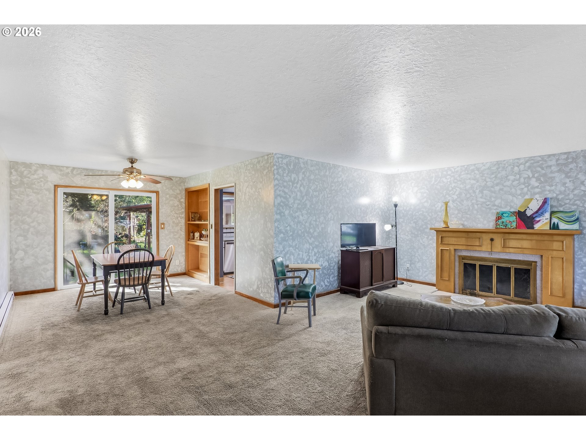 700 Northeast Donelson Road Hillsboro, OR 97124 - Photo 5 of 25 Living Room/Dining Room