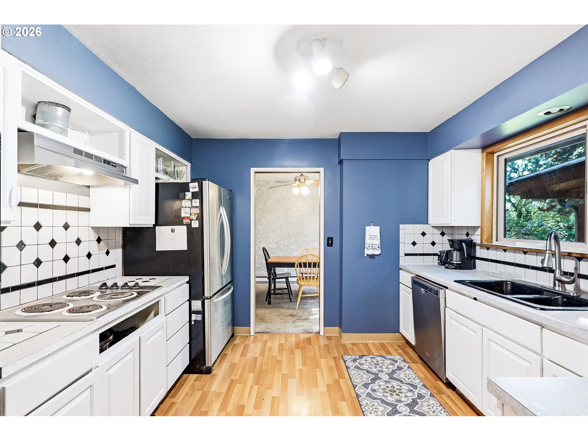 700 Northeast Donelson Road Hillsboro, OR 97124 - Photo 7 of 25 Kitchen
