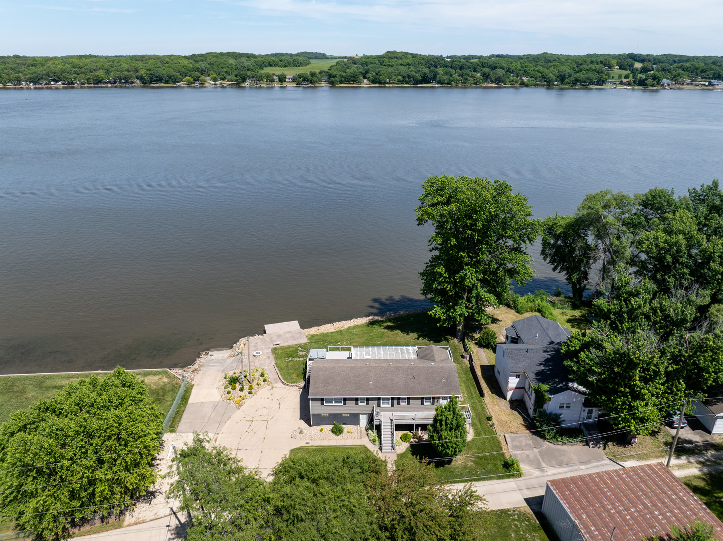 22799 Great River Road Le Claire, IA 52753 - Photo 40 of 48
