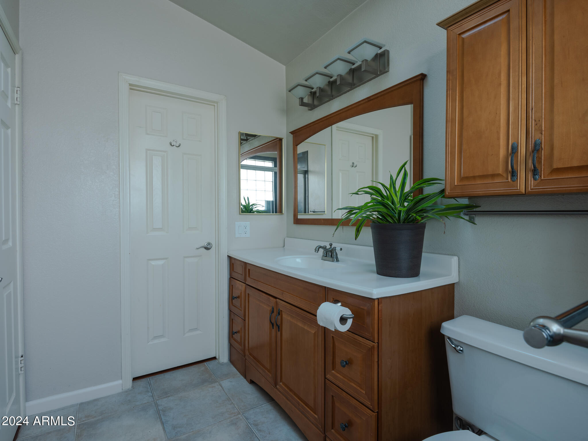 4550 East Corral Road Phoenix, AZ 85044 - Photo 26 of 54 Primary Bath and walk-in closet