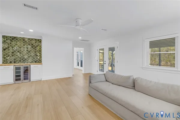 an empty room with closet and a ceiling fan