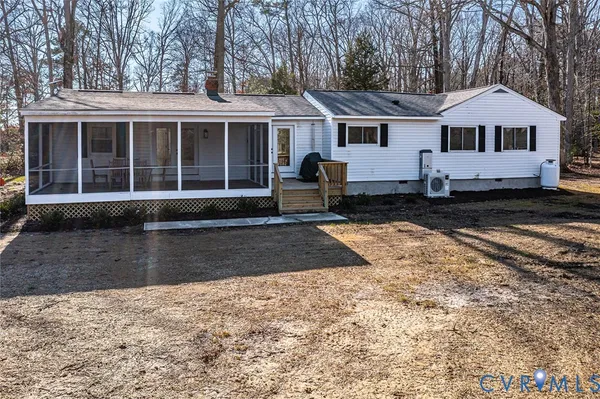 a view of a houses with a yard