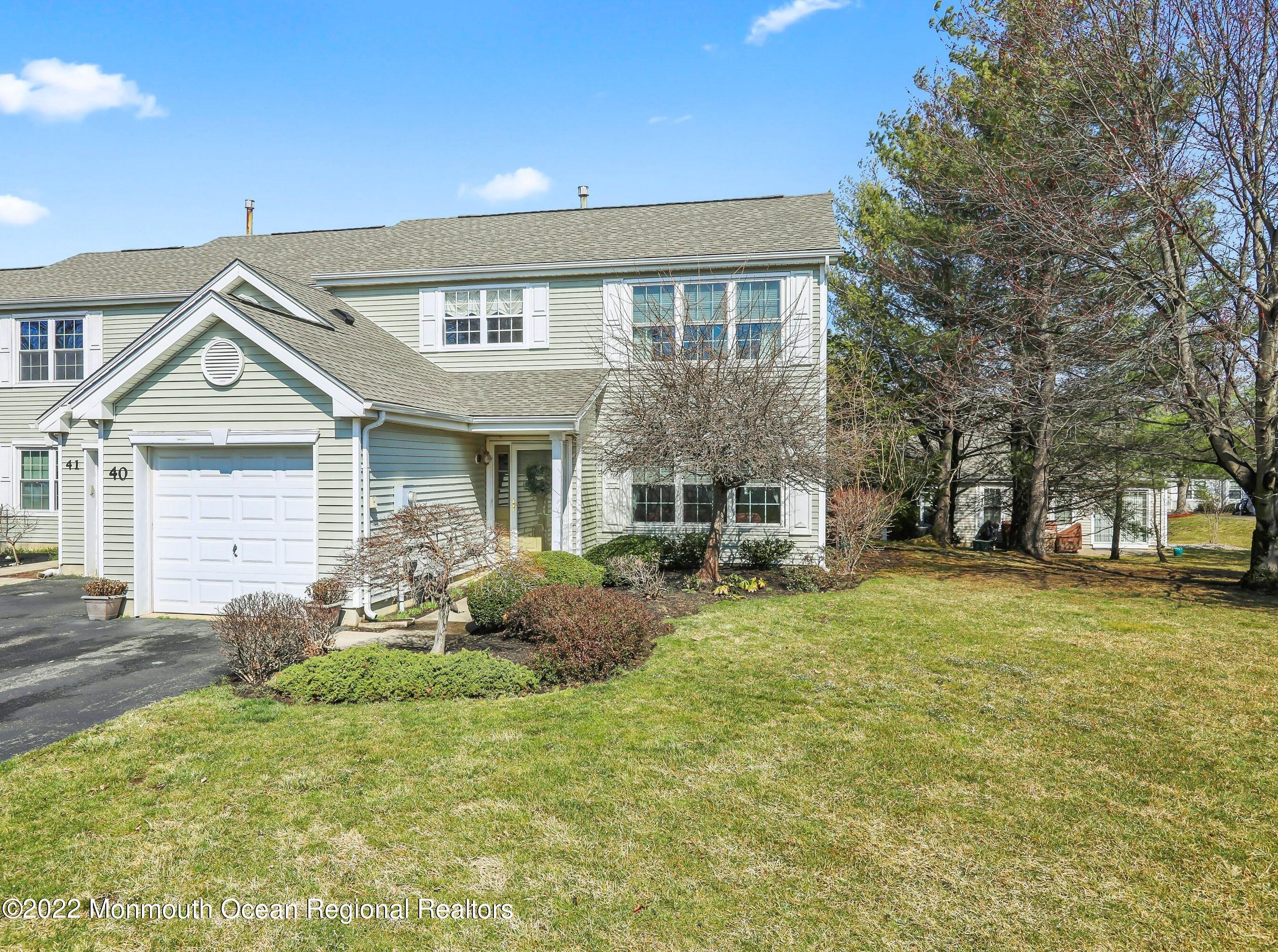 40 Hemlock Way Freehold, NJ 07728 - Photo 1 of 21 40 HEMLOCK WAY SUNNY SIDE VIEW EaHykbUQg