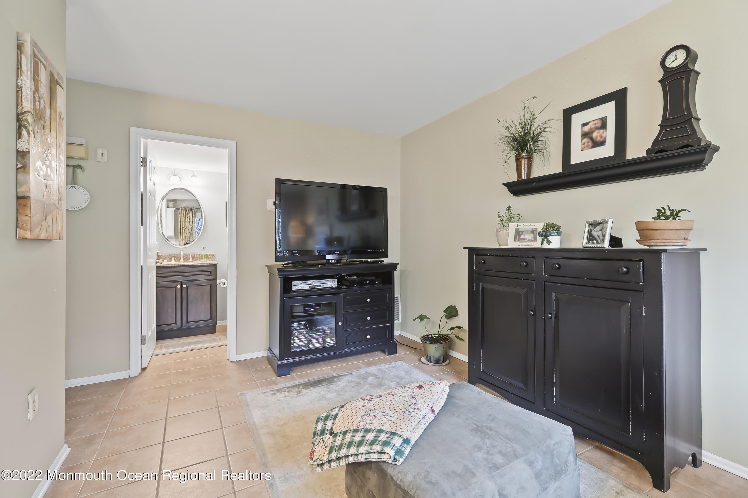 40 Hemlock Way Freehold, NJ 07728 - Photo 11 of 21 5W5A5335