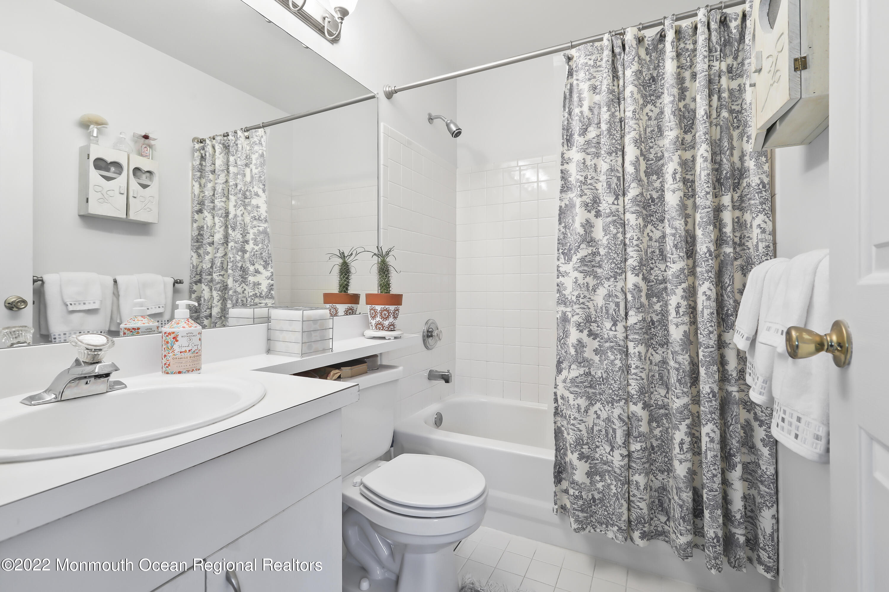 40 Hemlock Way Freehold, NJ 07728 - Photo 16 of 21 5W5A5390