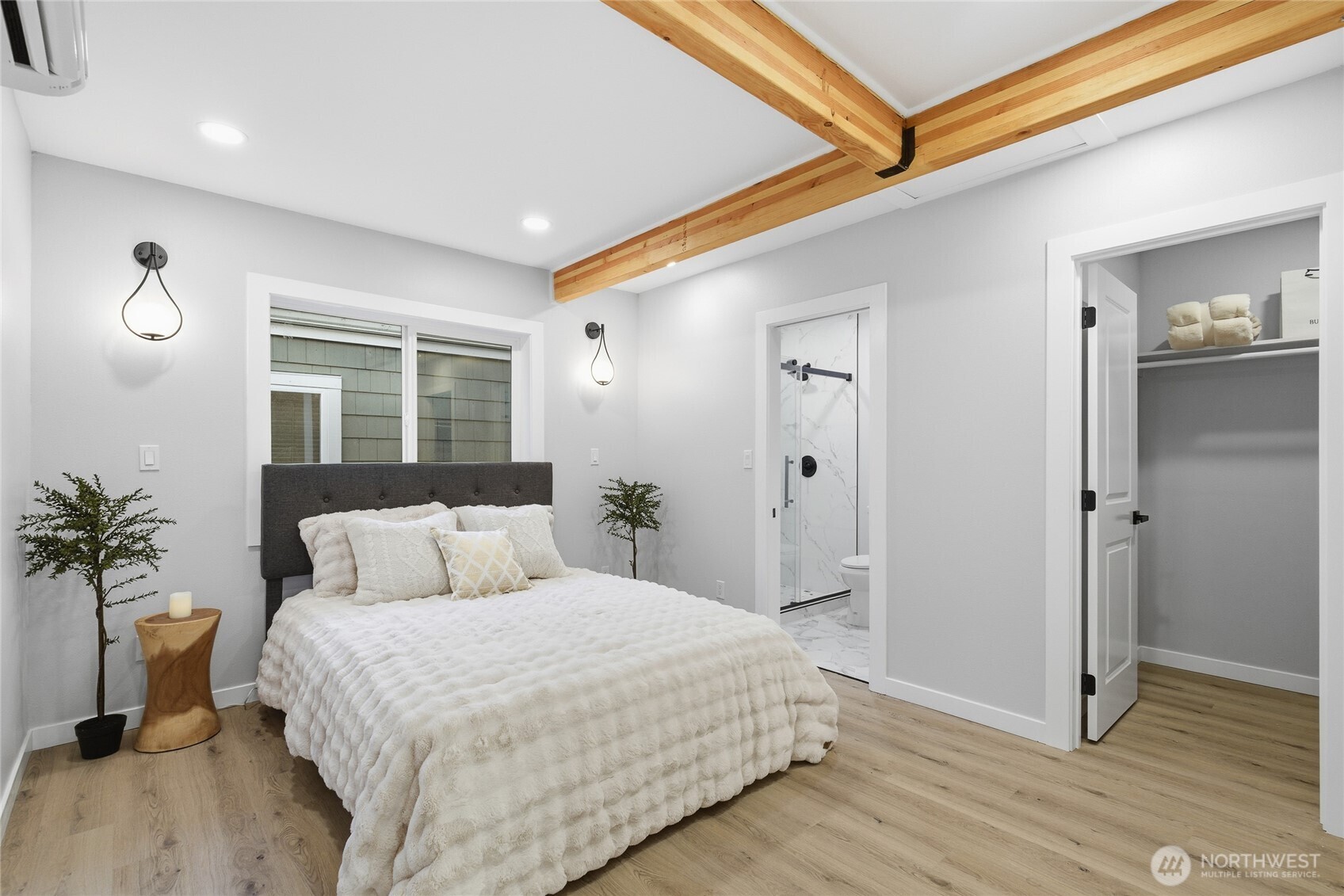 1927 42nd Avenue Southwest Seattle, WA 98116 - Photo 15 of 35