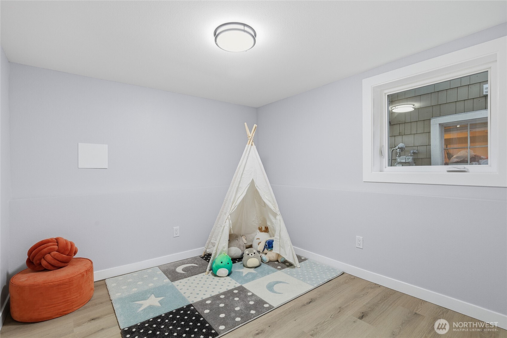 1927 42nd Avenue Southwest Seattle, WA 98116 - Photo 26 of 35