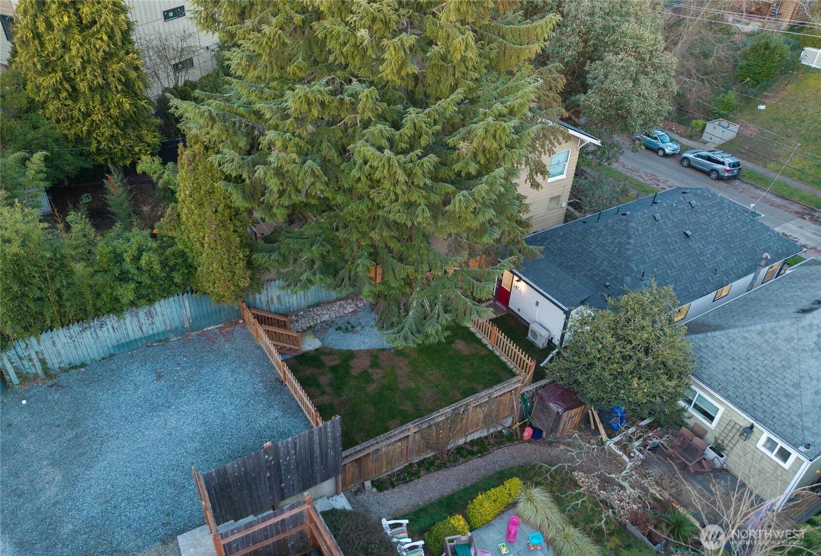 1927 42nd Avenue Southwest Seattle, WA 98116 - Photo 33 of 35
