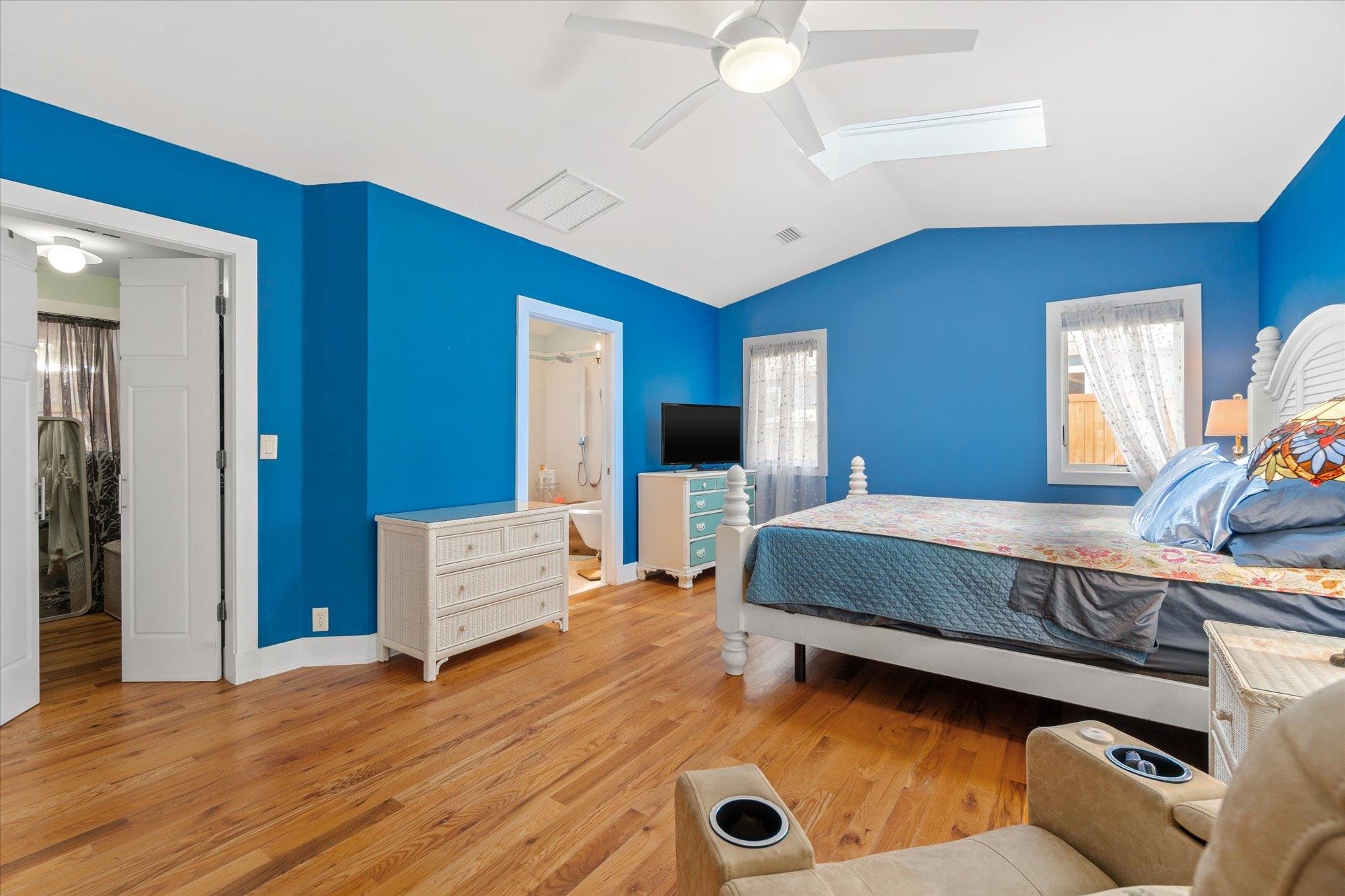 68 Kings Ferry Way St. Augustine, FL 32084 - Photo 19 of 52 Bedroom with light wood flooring, ensuite bath, ceiling fan, vaulted ceiling, and a skylight