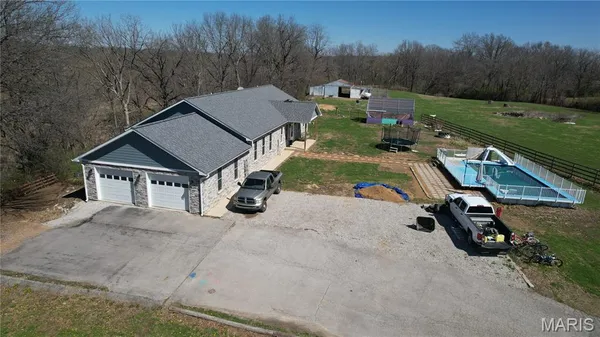 $590,000 | 1445 Mt Zion Avenue, Greenville, IL 62246