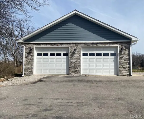 $590,000 | 1445 Mt Zion Avenue, Greenville, IL 62246