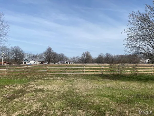 $590,000 | 1445 Mt Zion Avenue, Greenville, IL 62246