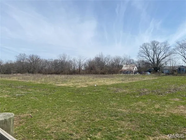 $590,000 | 1445 Mt Zion Avenue, Greenville, IL 62246