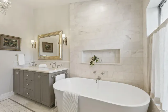 $1,550,000 | 5143 Renaissance Avenue, Unit B, San Diego, CA 92122