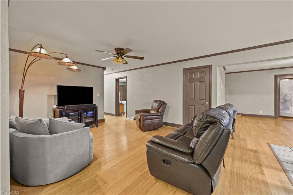 952 Flat Swamp Road Denton, NC 27239 - Photo 17 of 47 Living Room