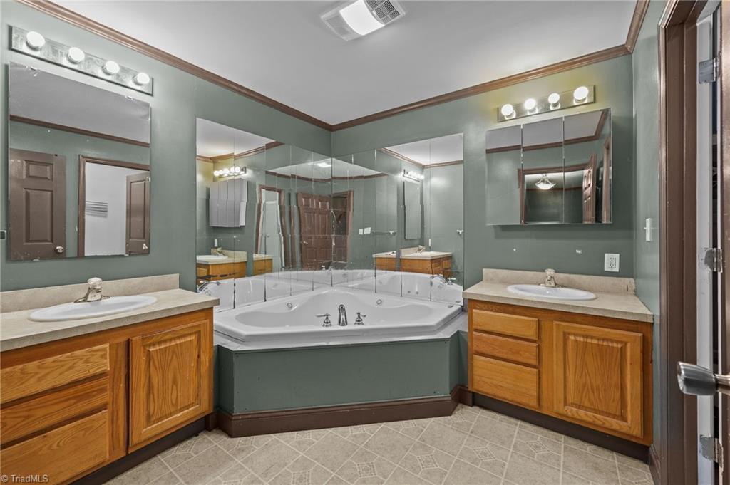 952 Flat Swamp Road Denton, NC 27239 - Photo 26 of 47 Master bath