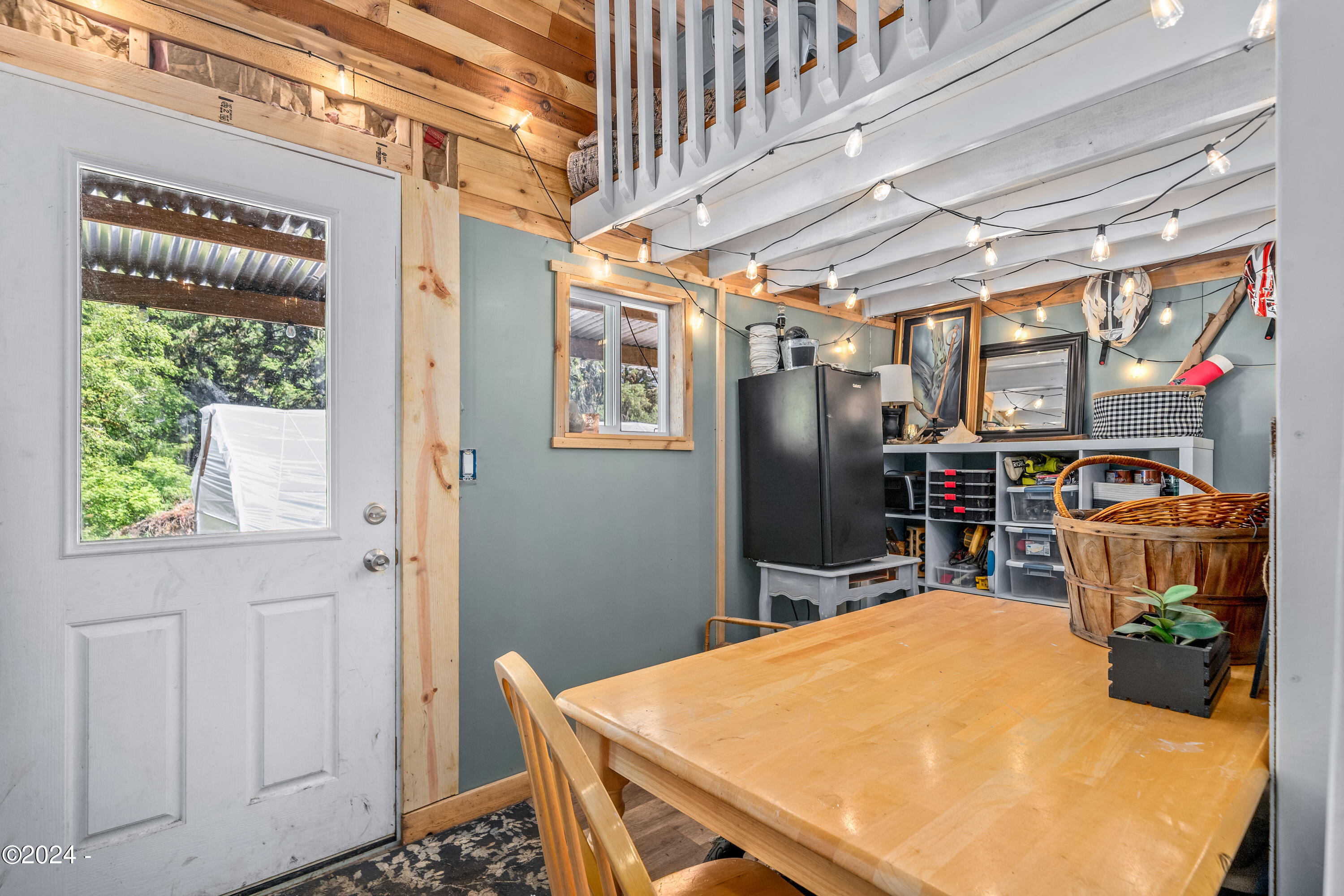 405 Southeast John Nye Road Newport, OR 97365 - Photo 43 of 54 Inside artist loft