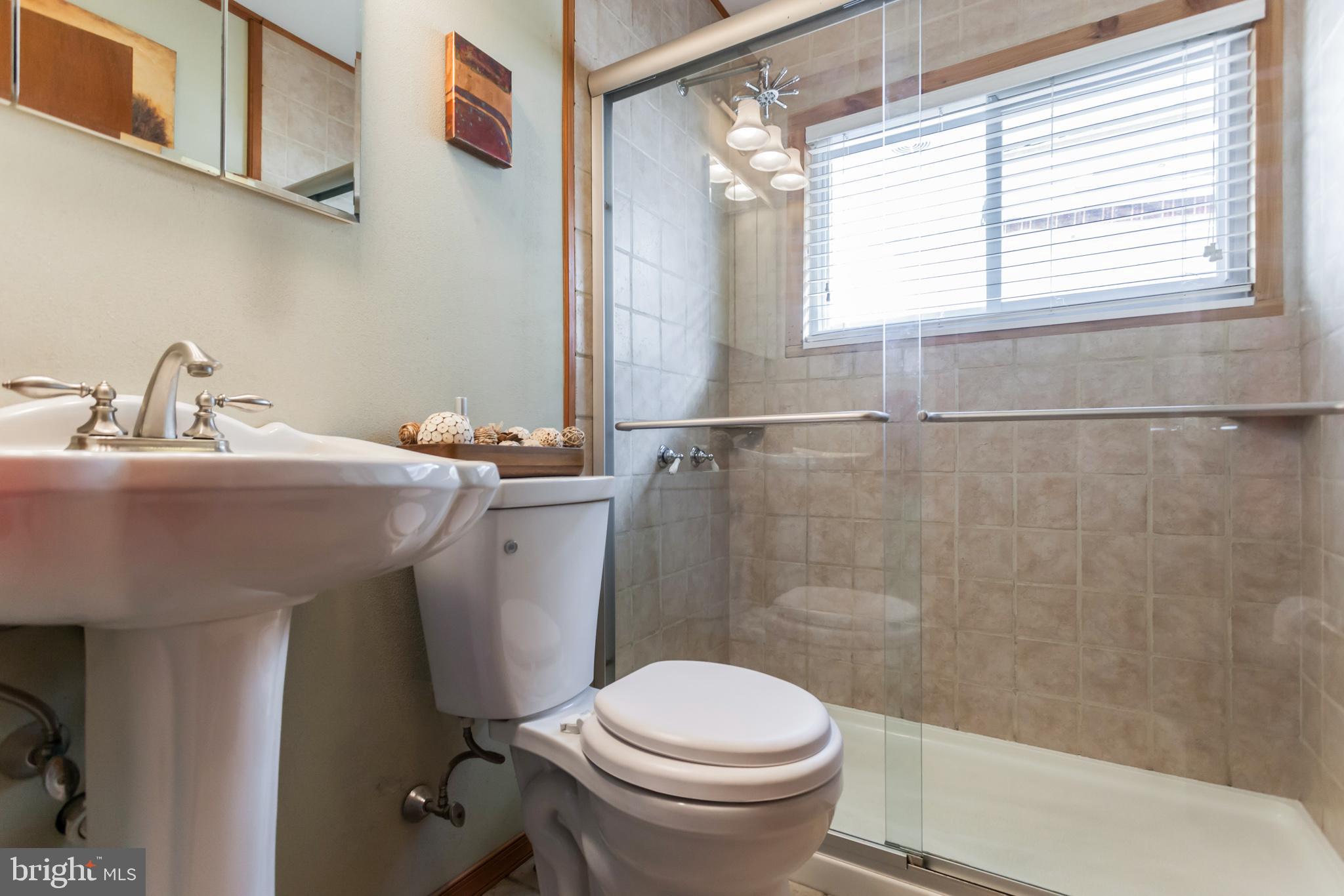 104 Hedge Road Levittown, PA 19056 - Photo 17 of 33 Gallery Image 17