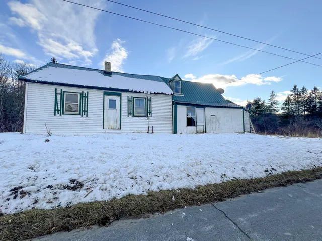 $10,000 | 947 Main Street, Springfield, ME 04487