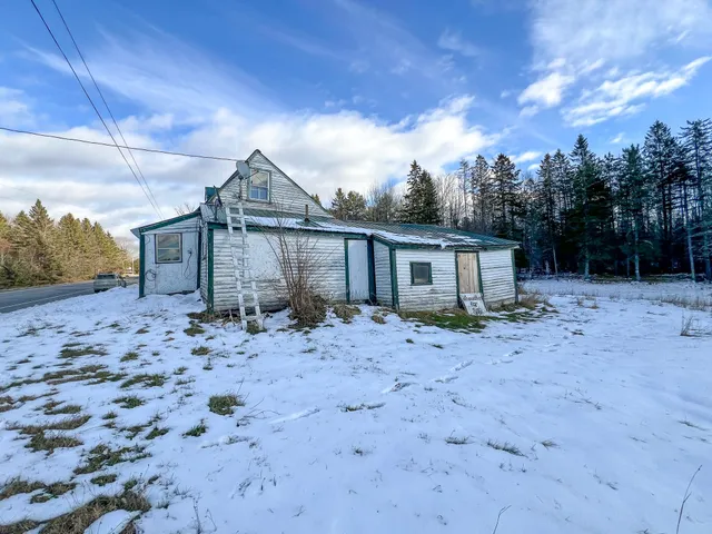 $10,000 | 947 Main Street, Springfield, ME 04487