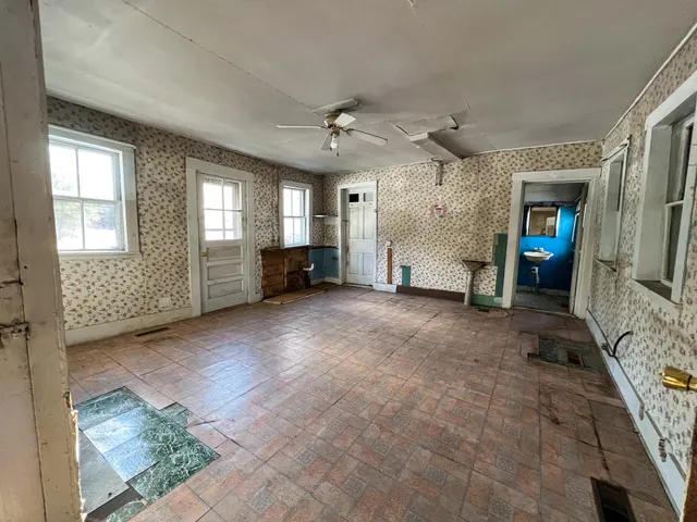 $10,000 | 947 Main Street, Springfield, ME 04487