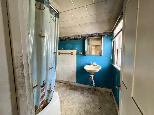 $10,000 | 947 Main Street, Springfield, ME 04487