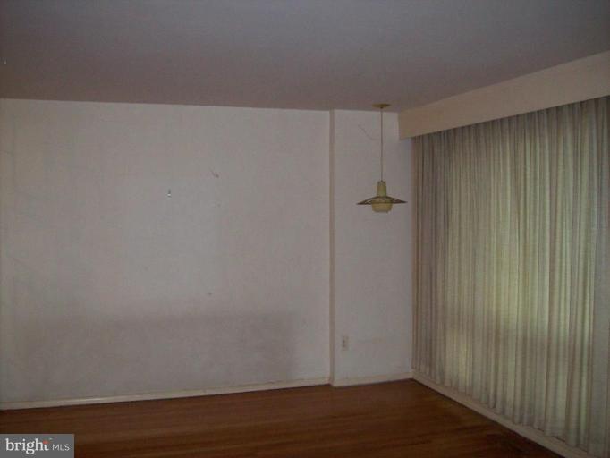 4203 Crest Heights Road Baltimore, MD 21215 - Photo 2 of 12 Living Room